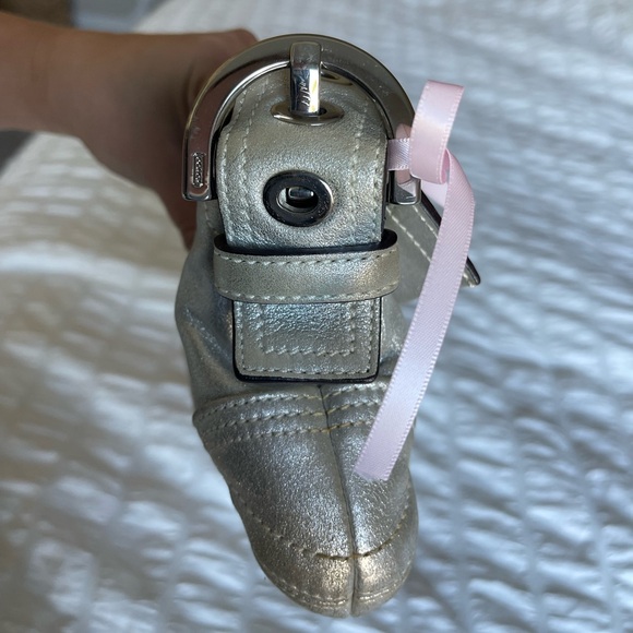 RARE Vintage COACH Y2K Silver Metallic Demi Shoulder Flap Bag 8B21 - Picture 11 of 17